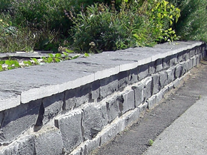 Impressionen  - Mauern, Platten, Treppen und Rinnen
