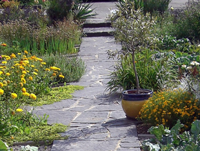 Impressionen  - Mauern, Platten, Treppen und Rinnen